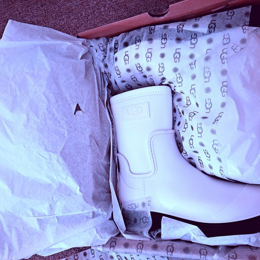 UGG® Women's  Droplet Mid Insulated All Weather Waterproof Boots in White Size